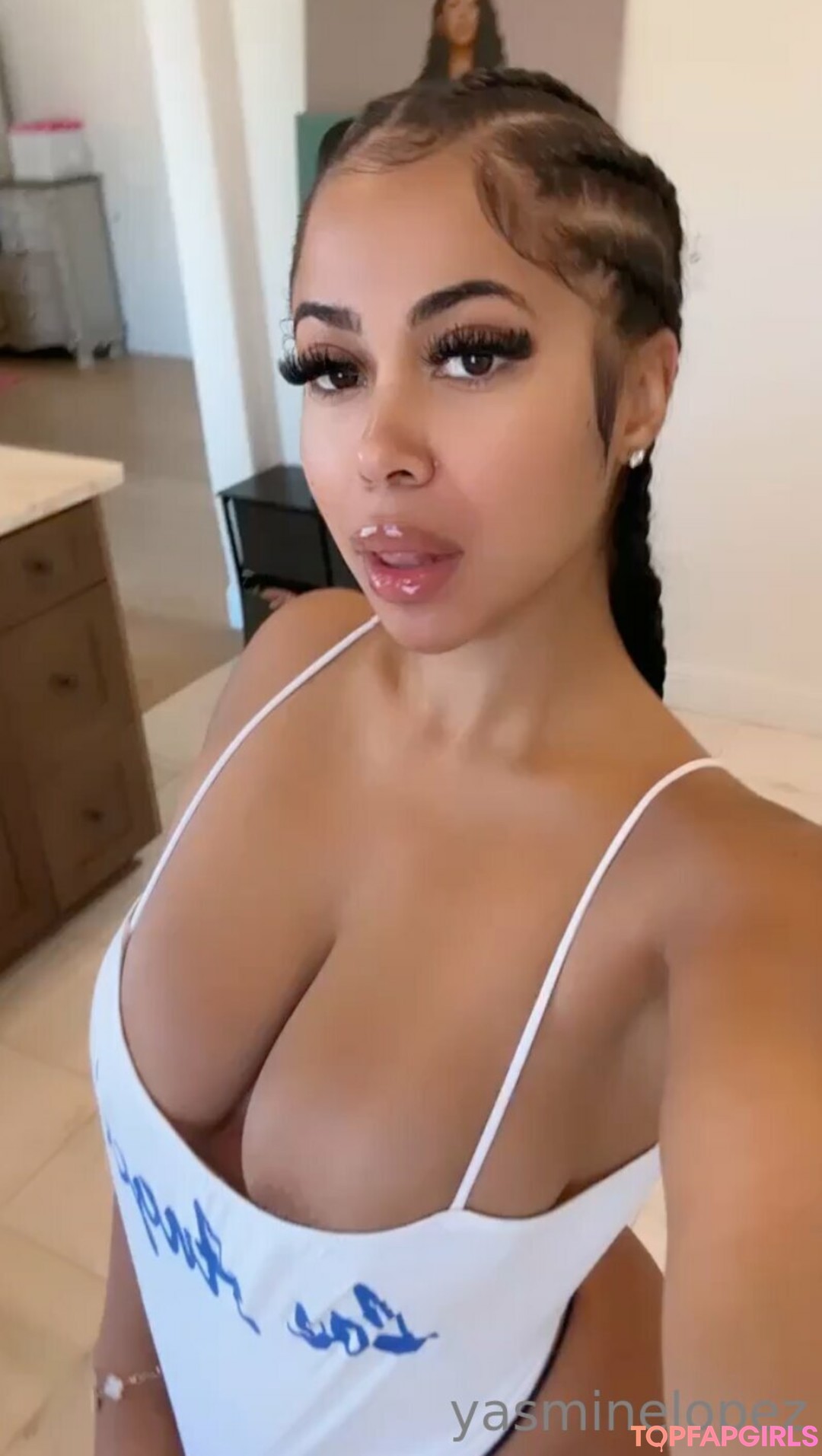 Yasmine Lopez porn actress photo