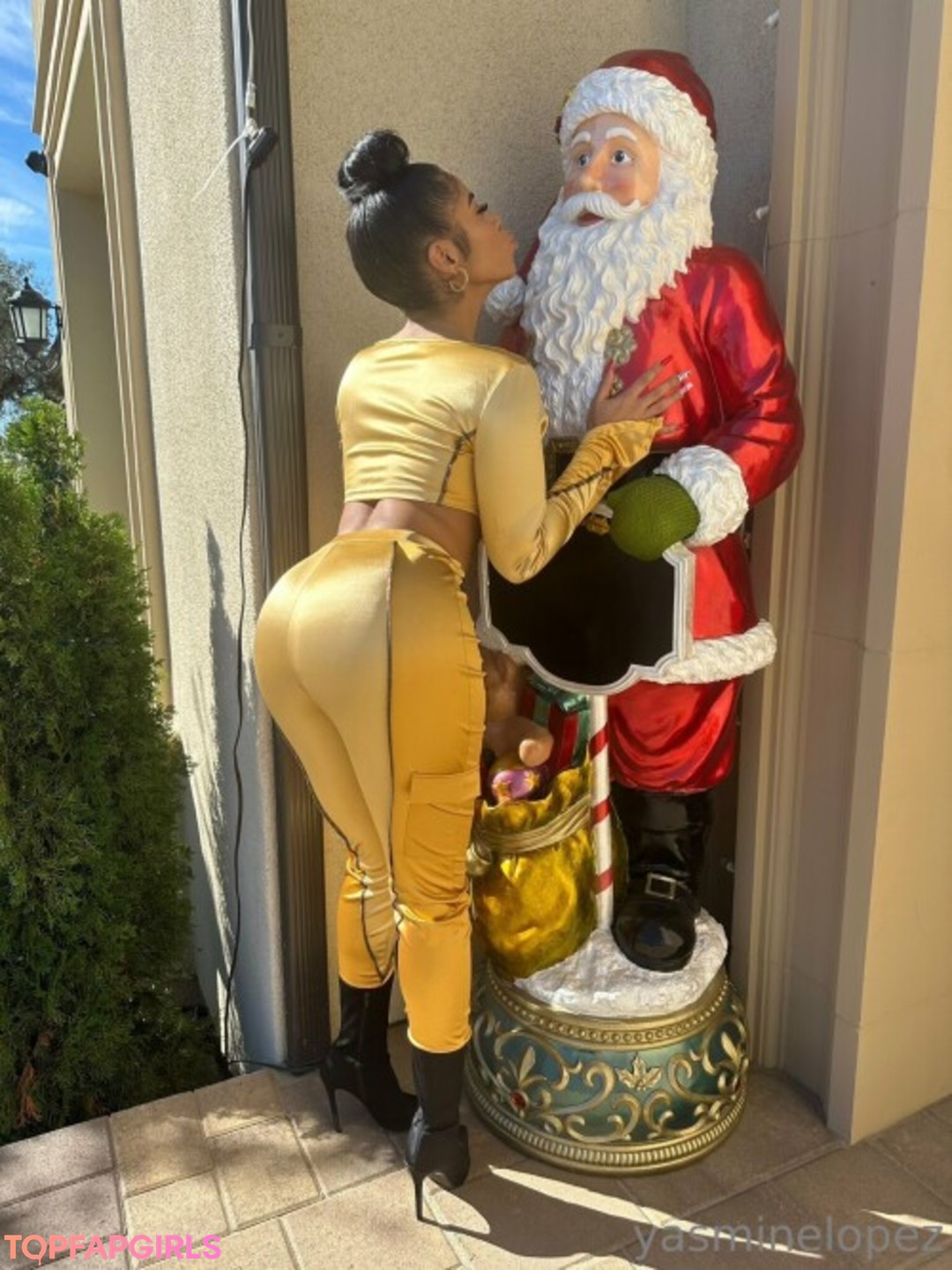 Yasmine Lopez model pornographic photos