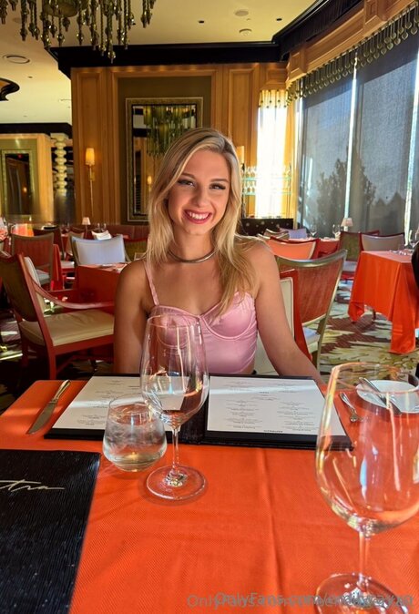 Emilyrayxo pornographic model pics