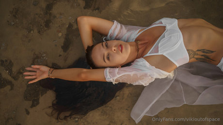 Viki Out Of Space nude model photo