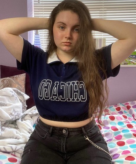 bustybritishbrunette pornstar erotic pictures