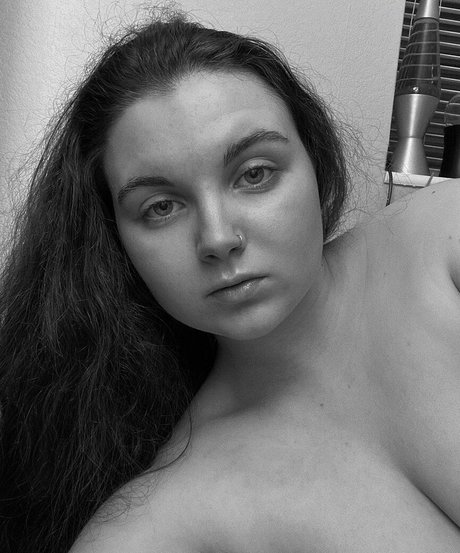 bustybritishbrunette model porn gallery