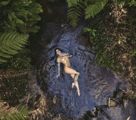 Her Honey Bones hd star pics