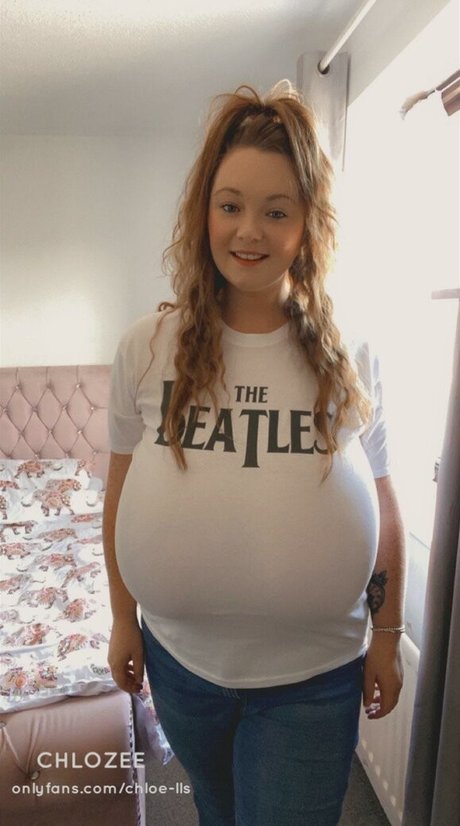 Chlozee model porn image