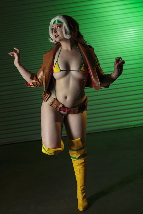 Feisty Vee best star pictures