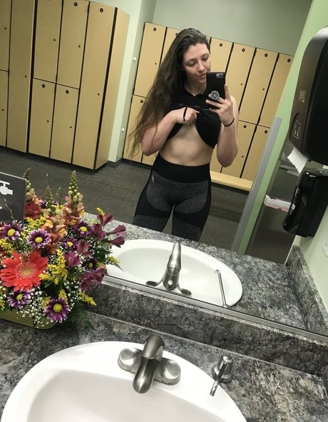 Feisty Vee pornographic model images