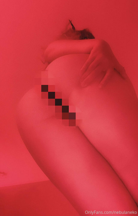 nebulaneko erotic model pic