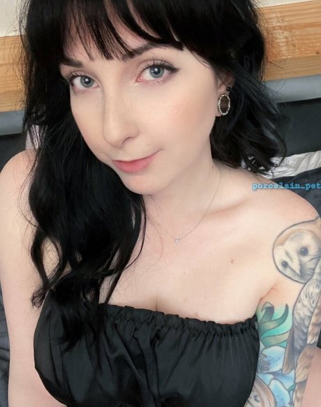 IvyLaura nice pornstar pictures