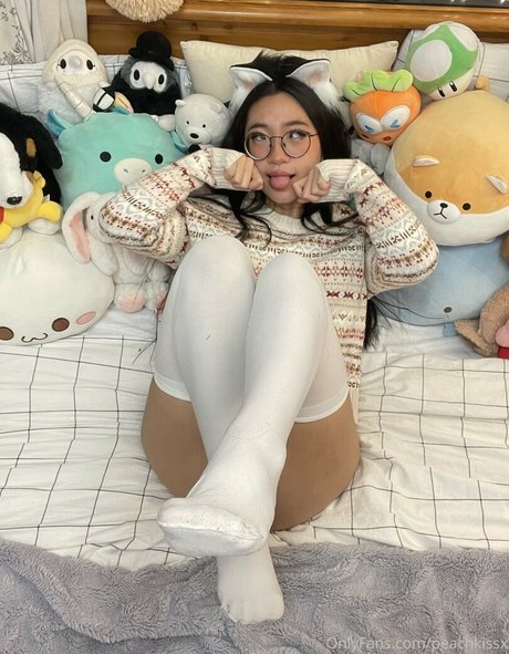 Peachkissx naked actress pics