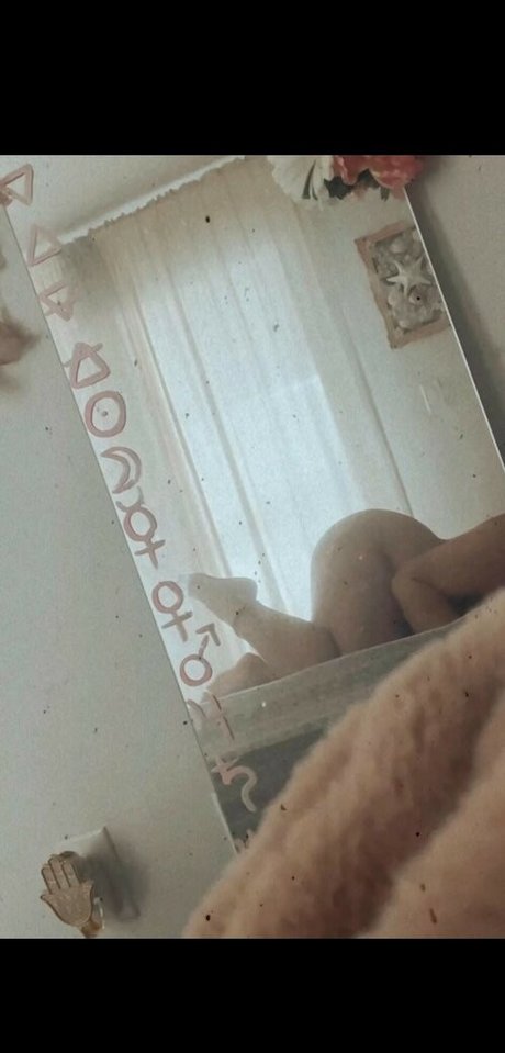 MiMiko Divine nude pornstar img