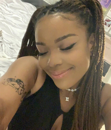 Hell0kittyevie Profile pic