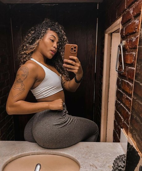 Luiza Vilela pornstar nude pics