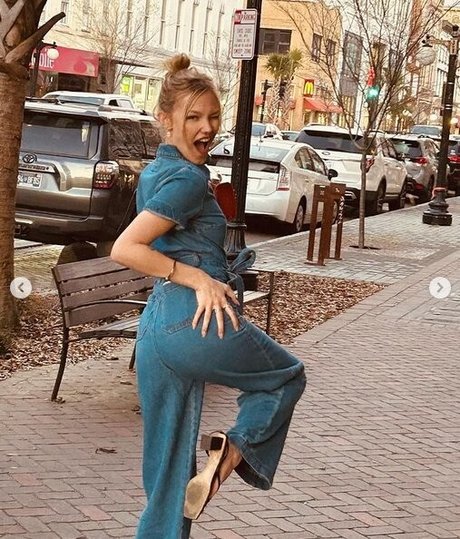 Grace VanderWaal nice model images