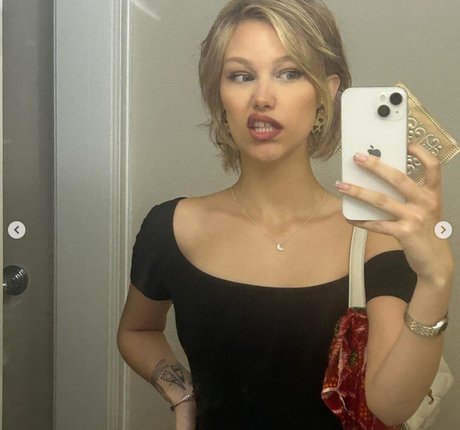 Grace VanderWaal adult star photo