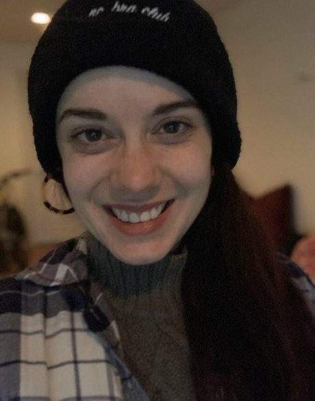 slut4sativa high quality model pic