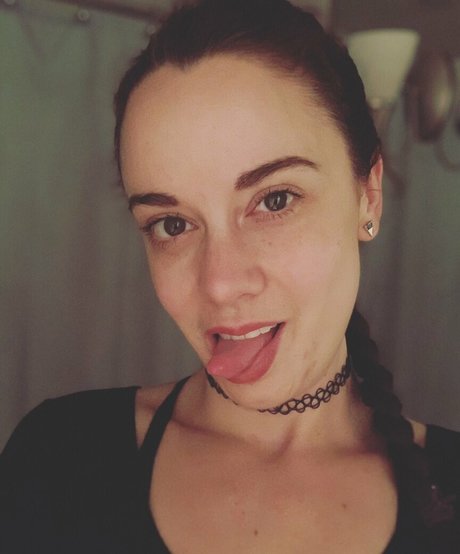 slut4sativa top model pictures