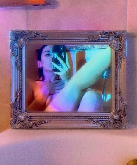 Paoputess naked model pic