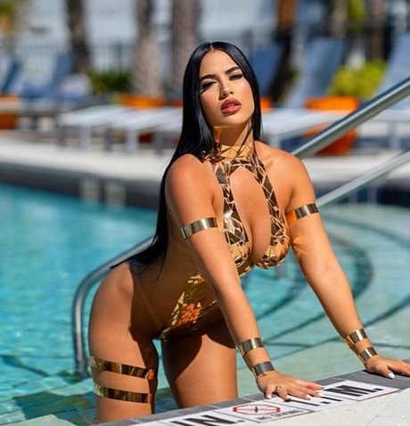 Melany Fernandez model exclusive images