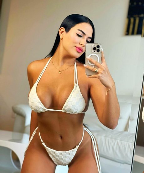 Melany Fernandez pretty pornstar img