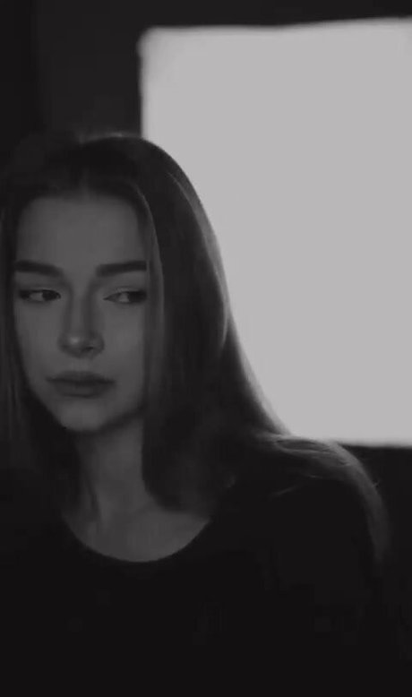 Nerushimav naked model img