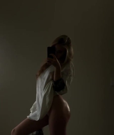 Nerushimav model beautiful picture