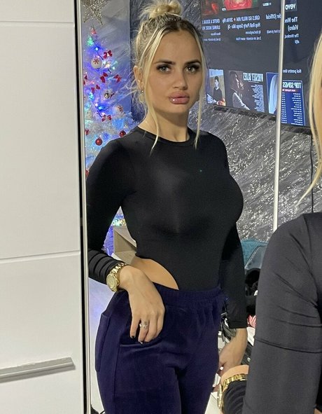 RebecaSwet96 model nude images