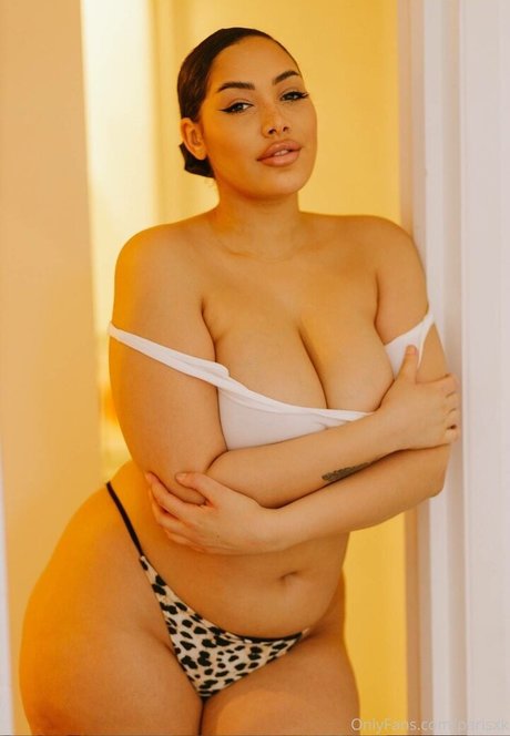 parisxhk star erotic images