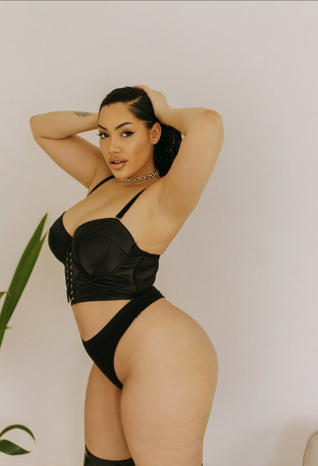 parisxhk star naked image