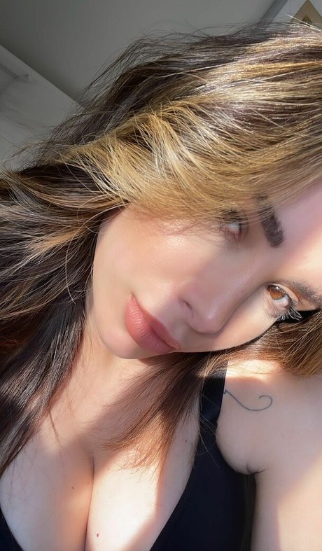 Bruna Gomes hd pornstar img