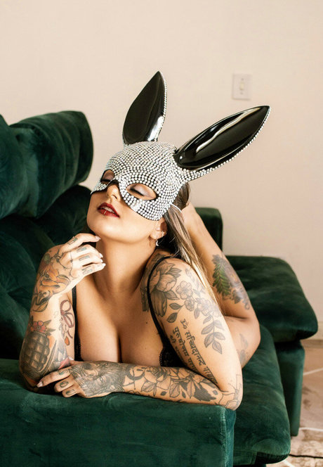 Cauuution beautiful pornstar pic