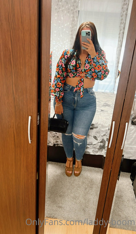 laddy boom art actress photos