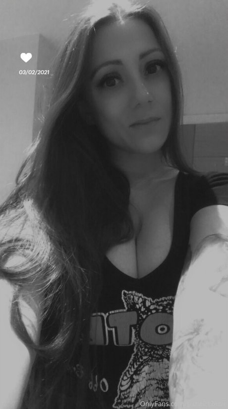 suzie212love nice model pic