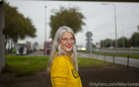 mikespeijk hot actress picture