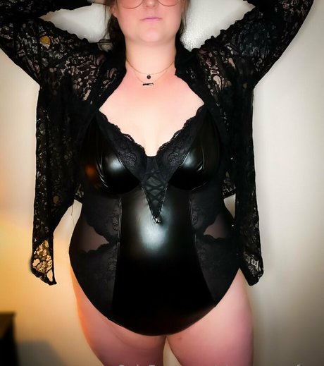 eiramaroonfree pretty pornstar picture