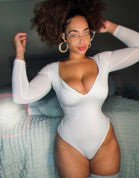 Lovesirensong model erotic pics