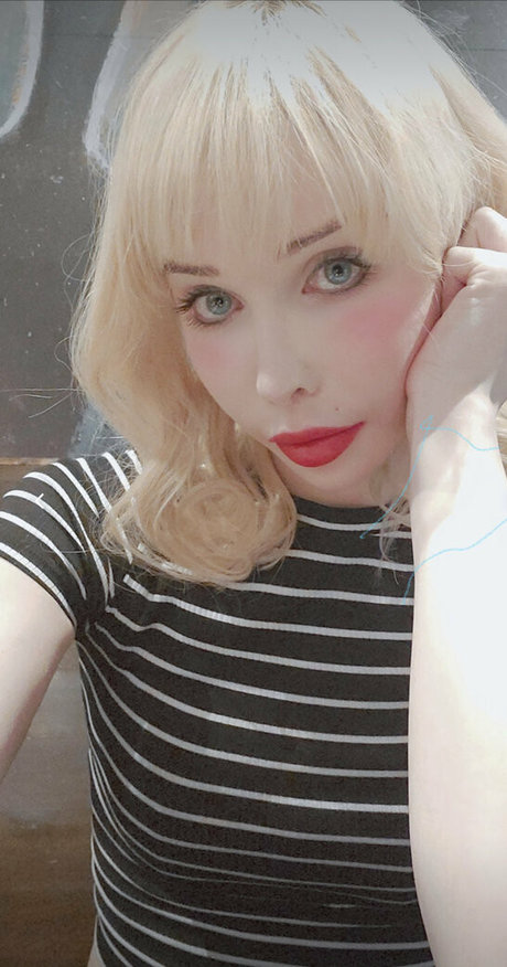 sarinavalentina model adult images