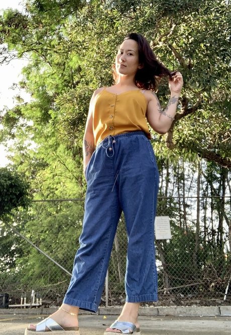 kim kisses foot goddess star pornographic picture