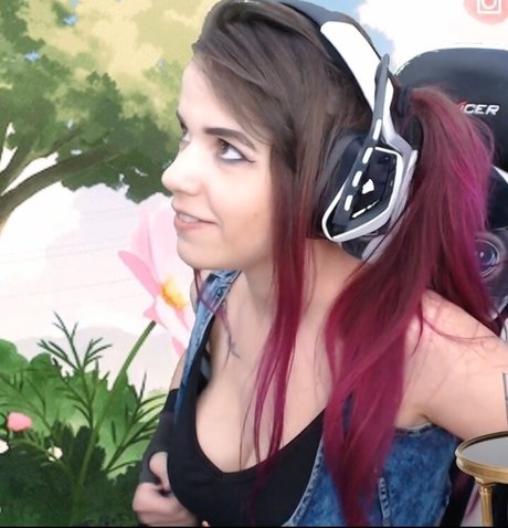 Deernadia art actress photos