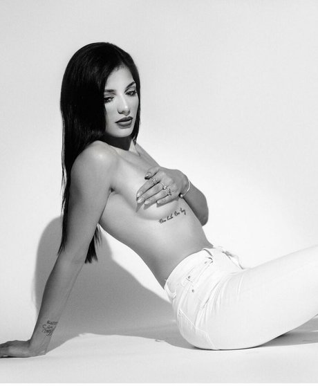 nicolol sex model gallery