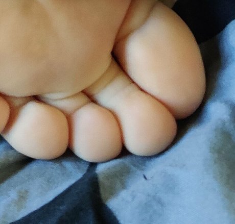 feet amana model adult picture