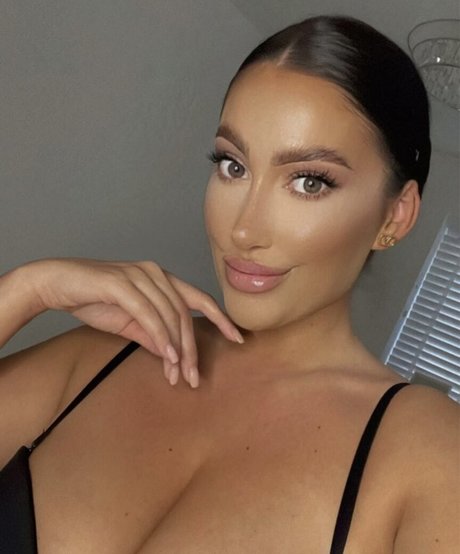 Kirstie V exclusive pornstar galleries