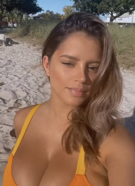 Leslie Sanchez star img