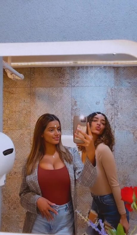 Leslie Sanchez pornstar free photos