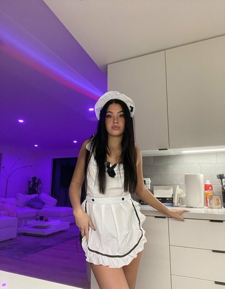 alexisxbraunn exclusive star photos