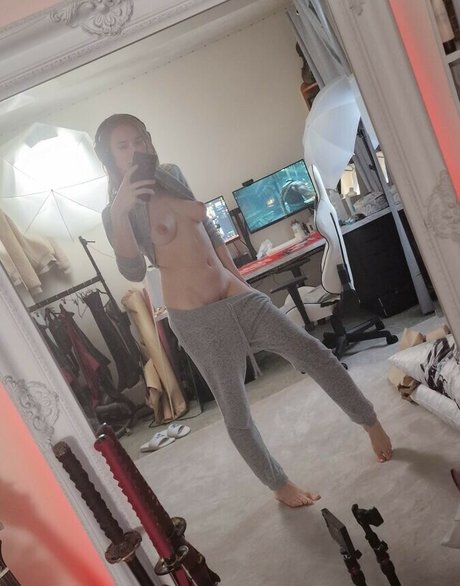 Olivia Robin hot pornstar img