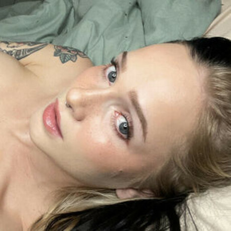 Emma Weaver nude star picture