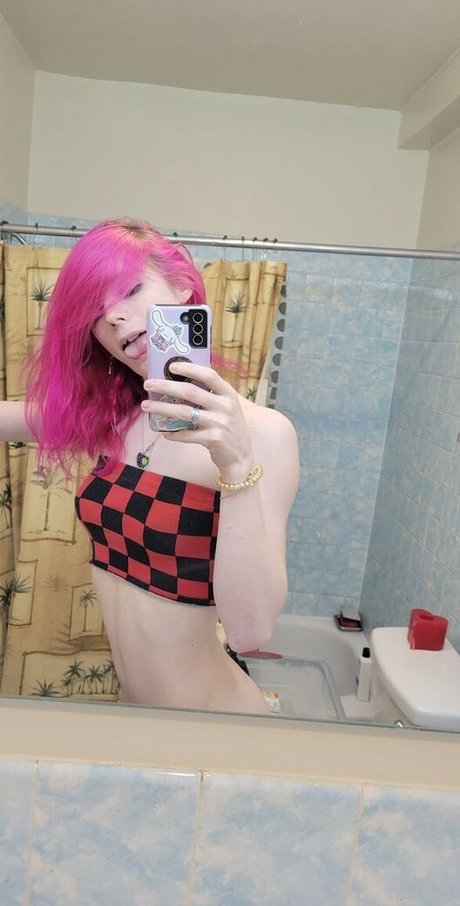 RainieBun naked pornstar image