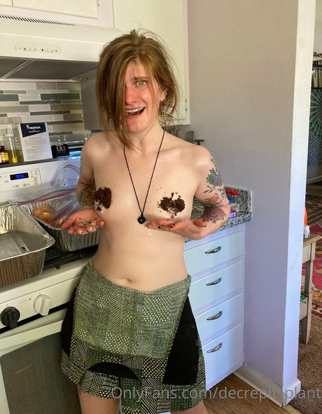 Decrepit plant model sexy img