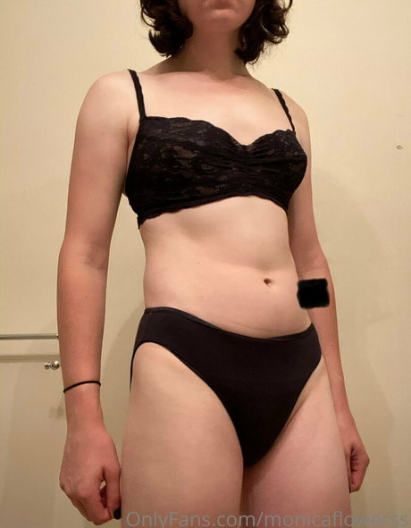 monicaflowerss adult model pictures
