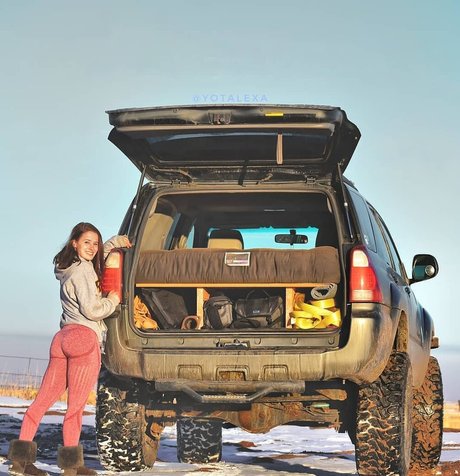 Yotalex IG model naked pictures